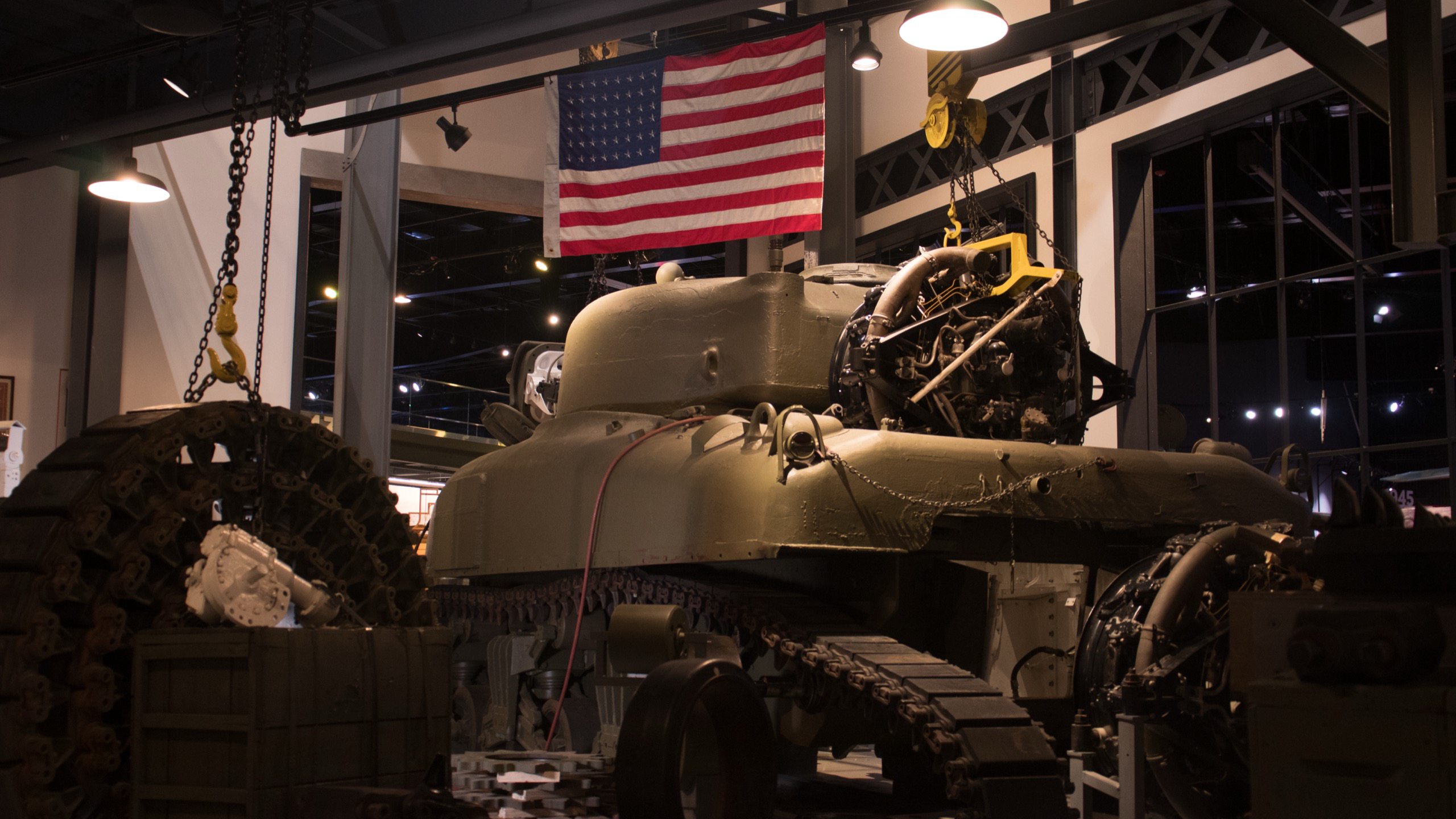 1943 M4A1(75) / Grizzly I / Sherman, rear wide angle