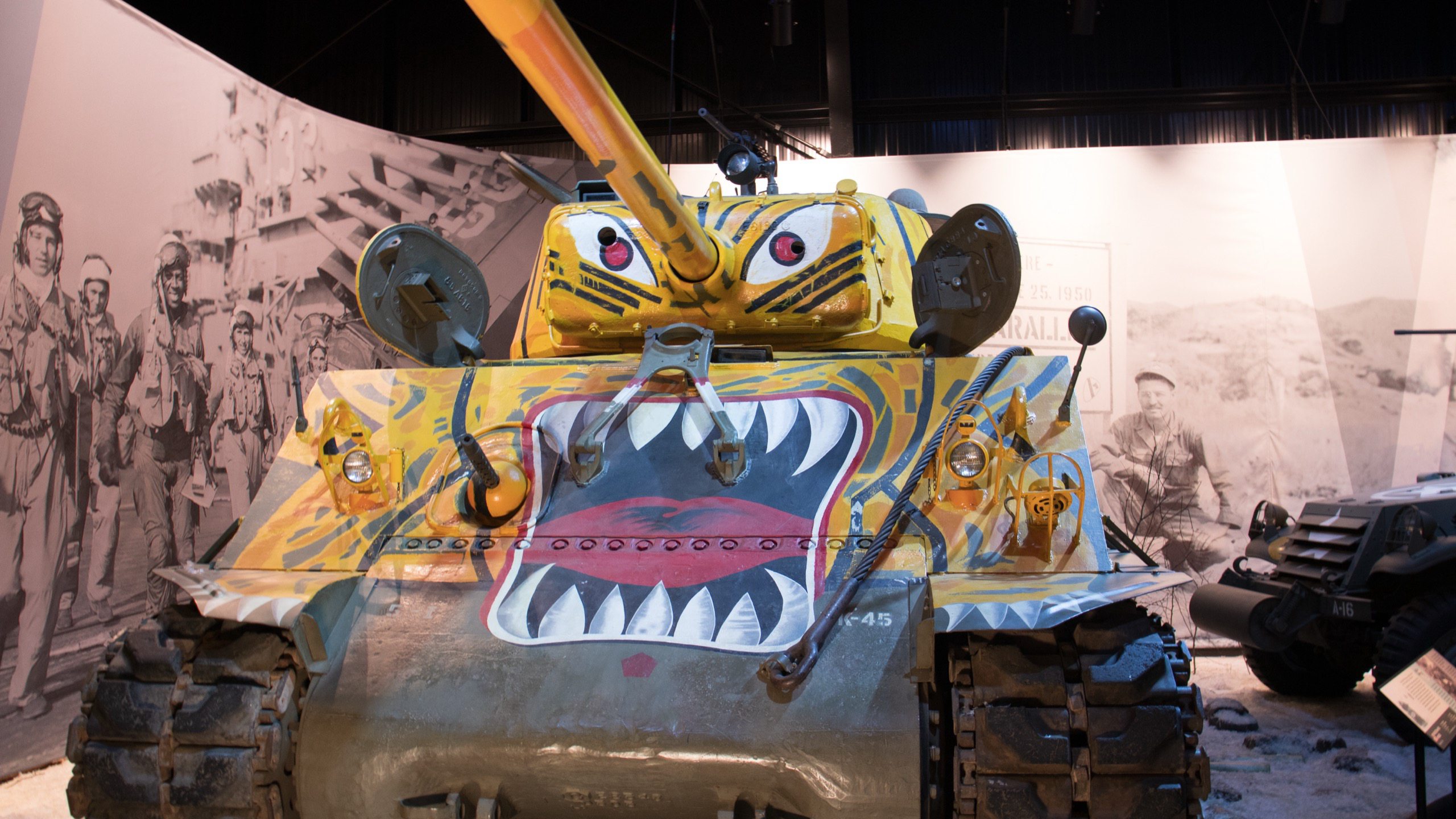 1945 M4A3(76)W HVSS (M4A3E8) Sherman, art
