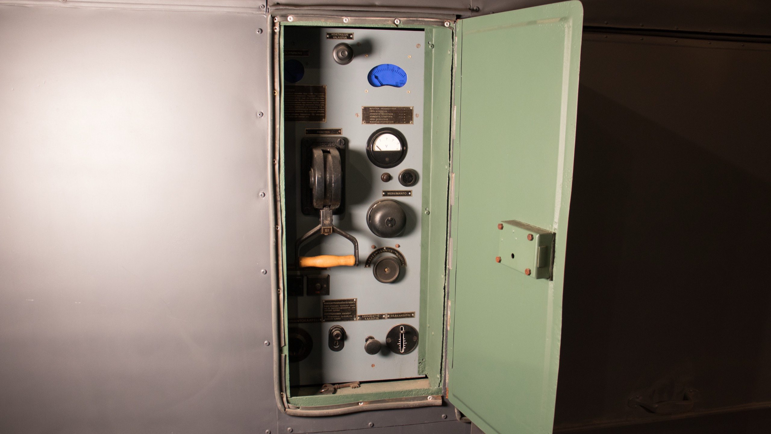 1943 150cm Flakscheinwerfer 34 Searchlight & 24 Kw Generator, generator detail 2