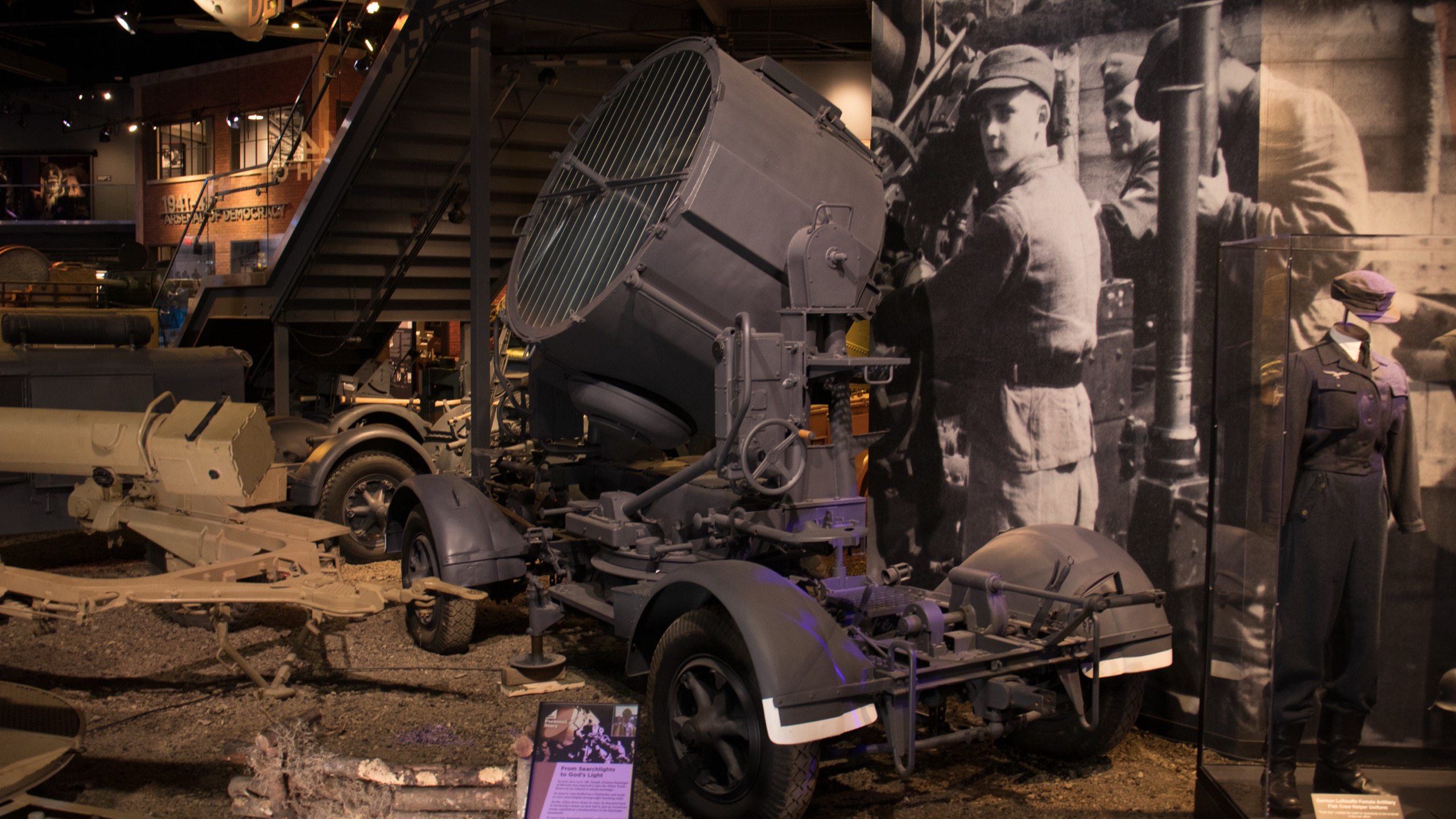 1943 150cm Flakscheinwerfer 34 Searchlight & 24 Kw Generator, spotlight left