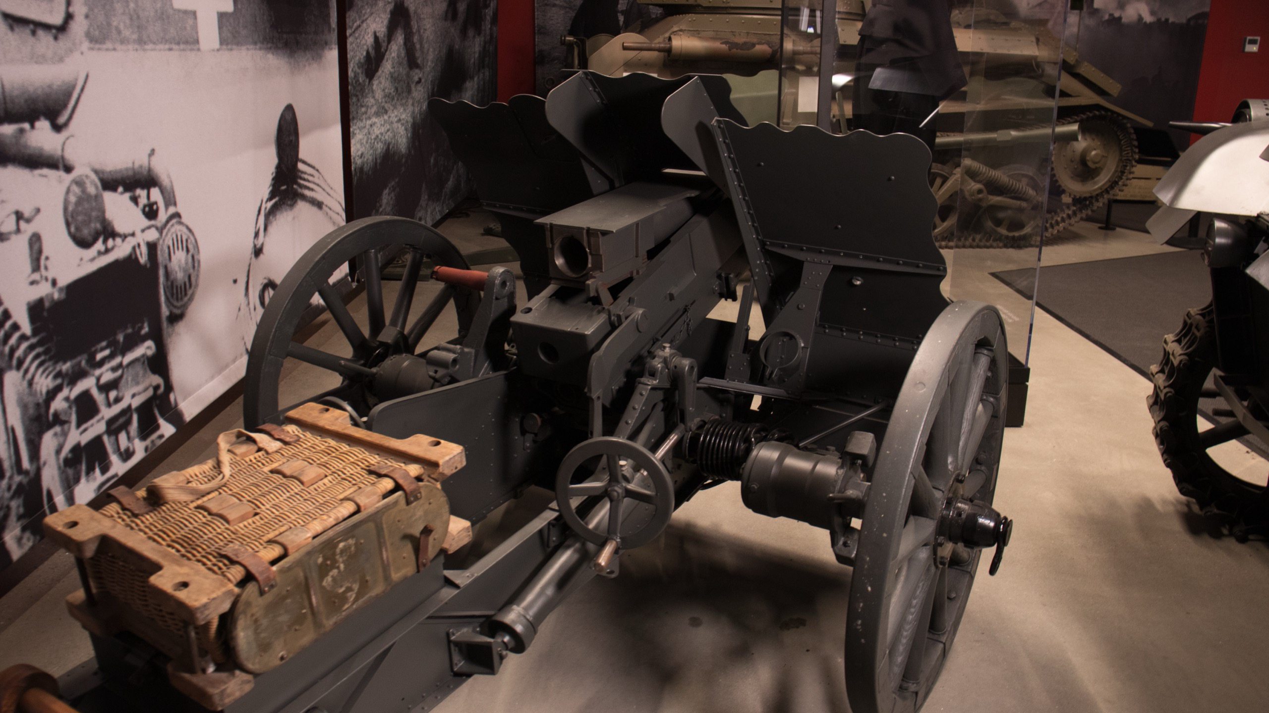 1932 7.5 cm Leichtes Infanteriegeschütz 18, rear 1