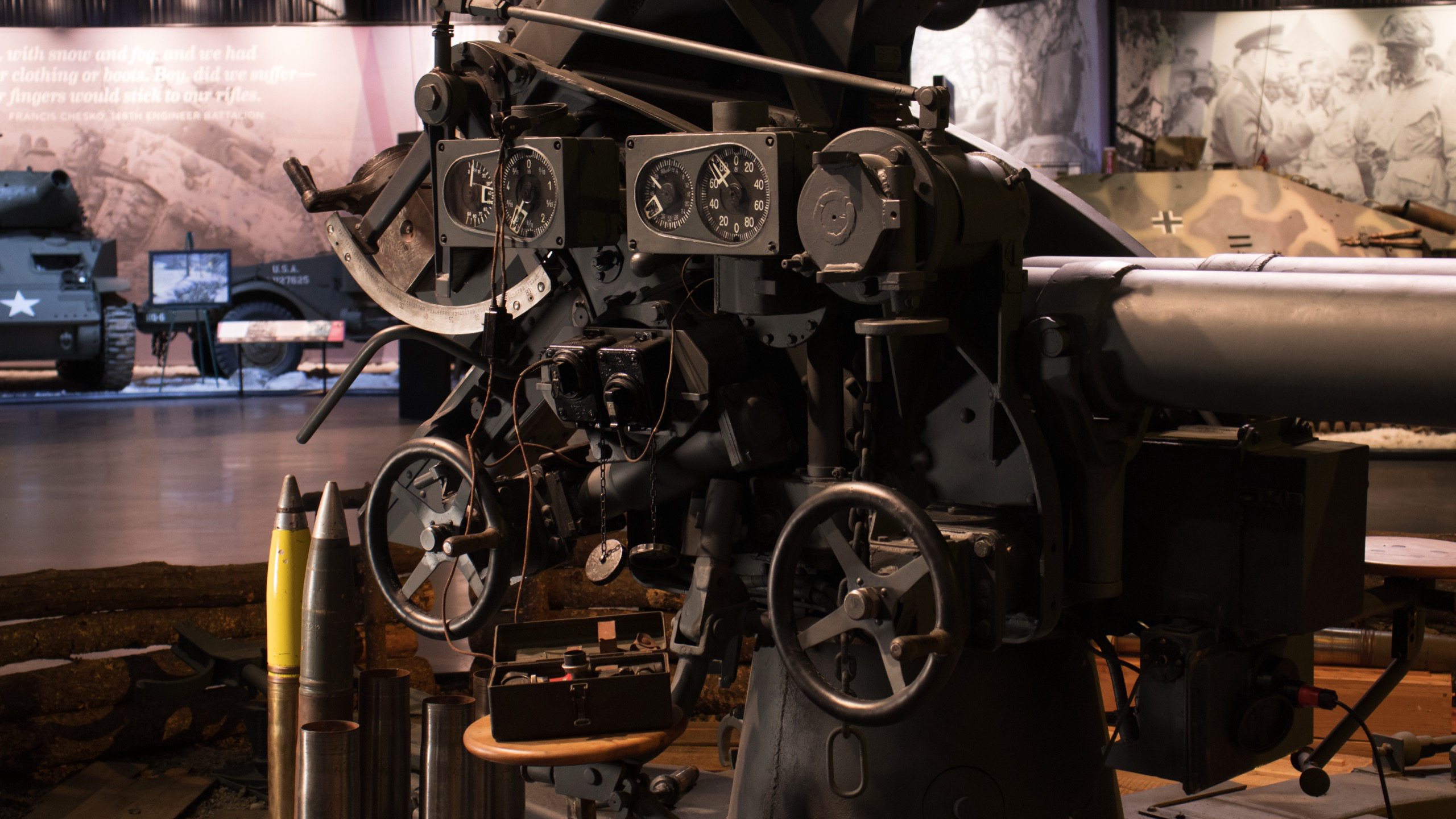 1943 8.8 cm (88mm) Flugabwehrkanone Flak 37, controls