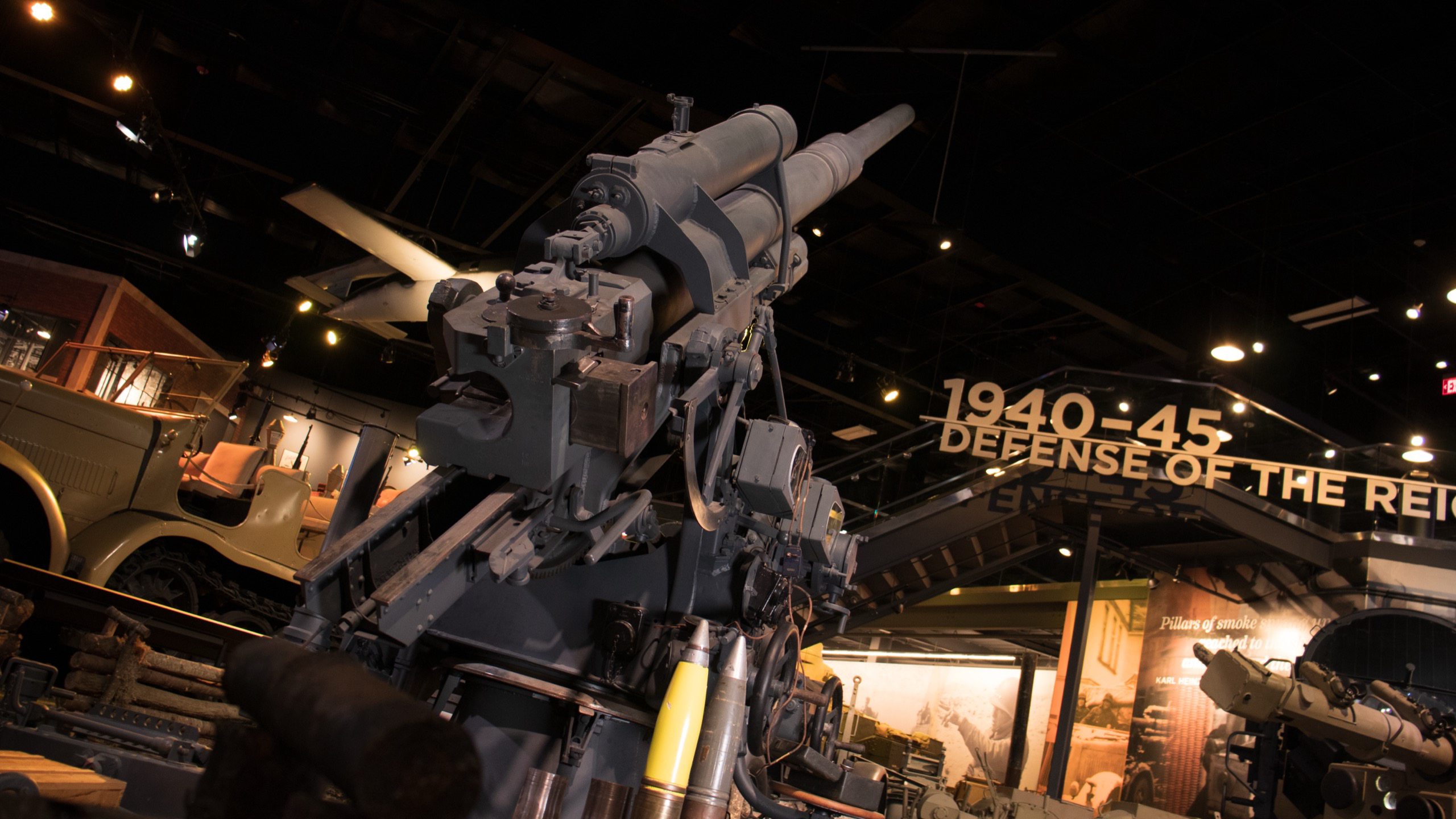 1943 8.8 cm (88mm) Flugabwehrkanone Flak 37, low 1