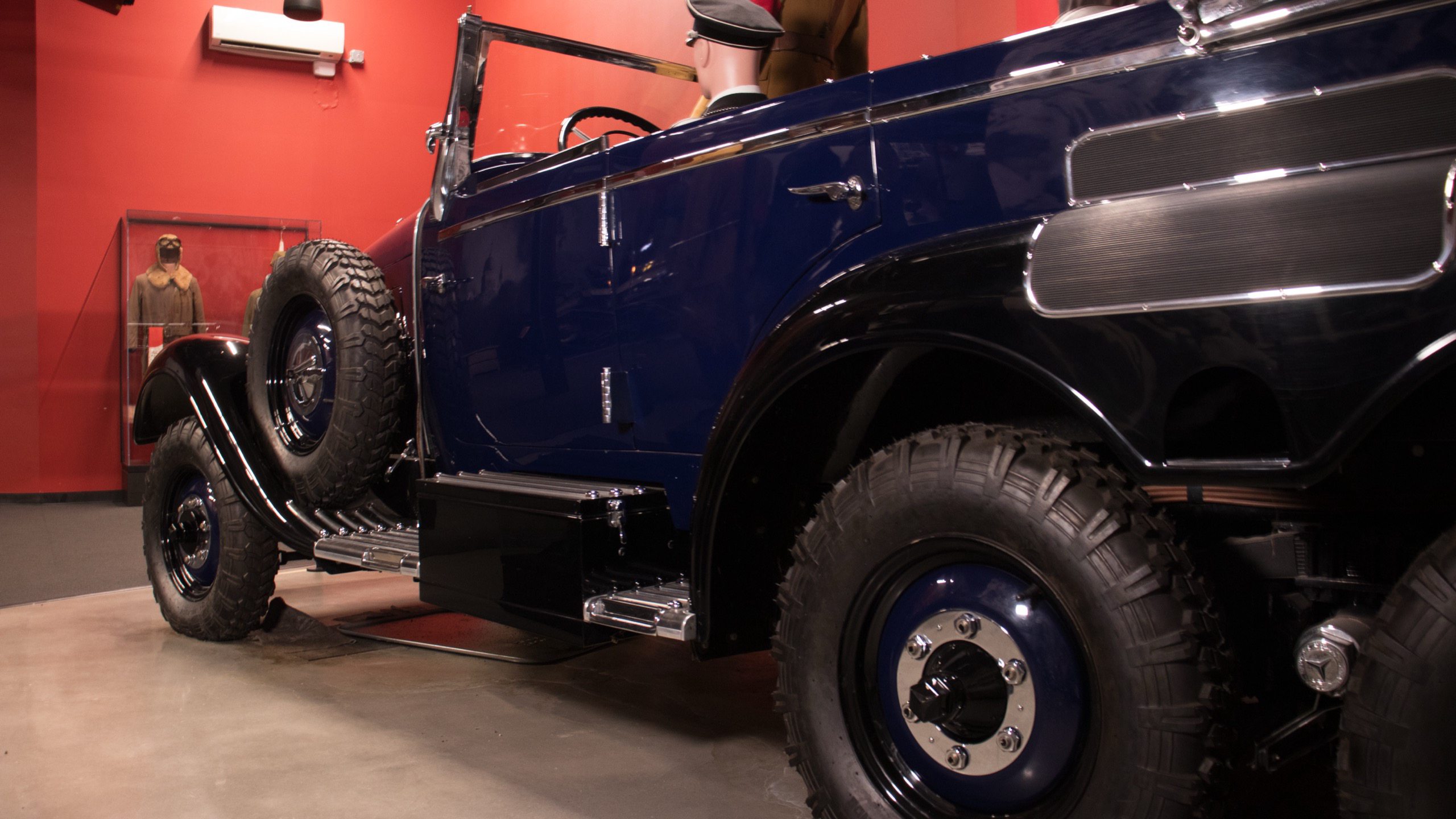 1939 W31 Type G4 (Replica), left side