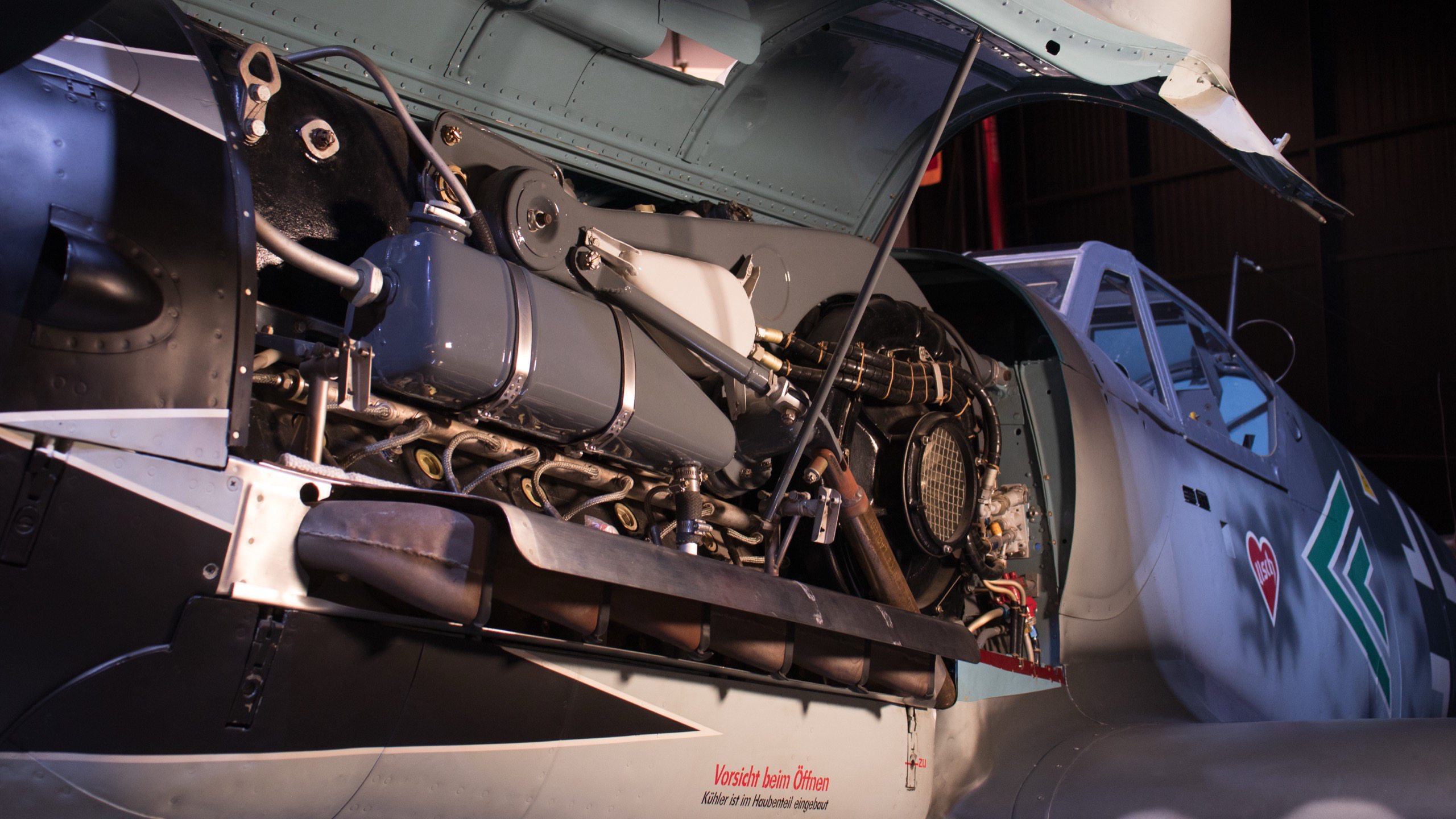 1943 Messerschmitt Bf 109G-10, engine