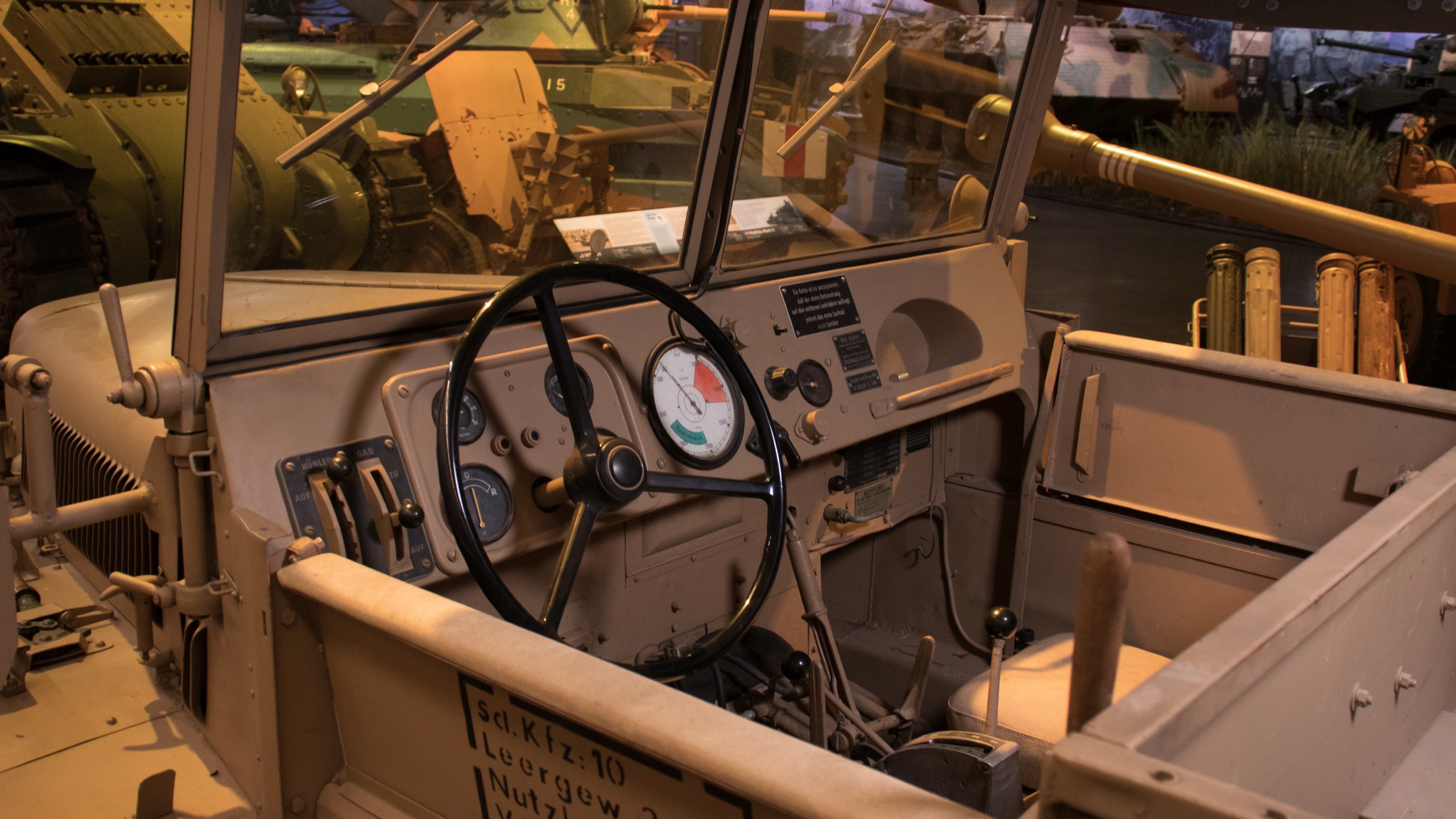 1940 Sonderkraftfahrzeug Sd.Kfz. 10 Half Track, interior