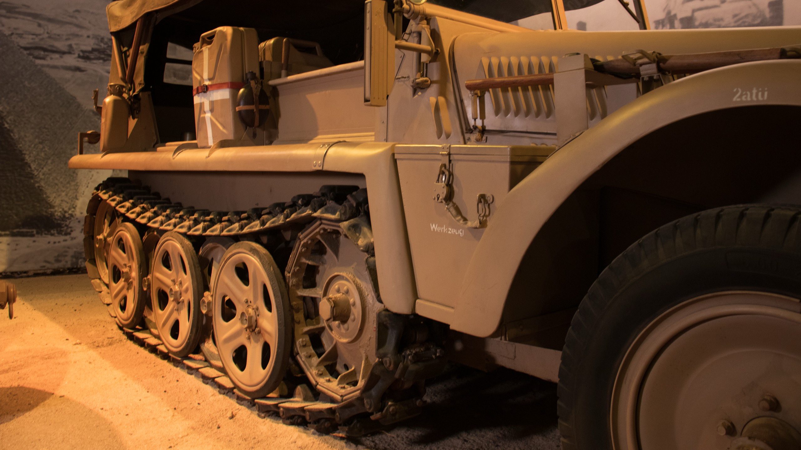 1940 Sonderkraftfahrzeug Sd.Kfz. 10 Half Track, right side