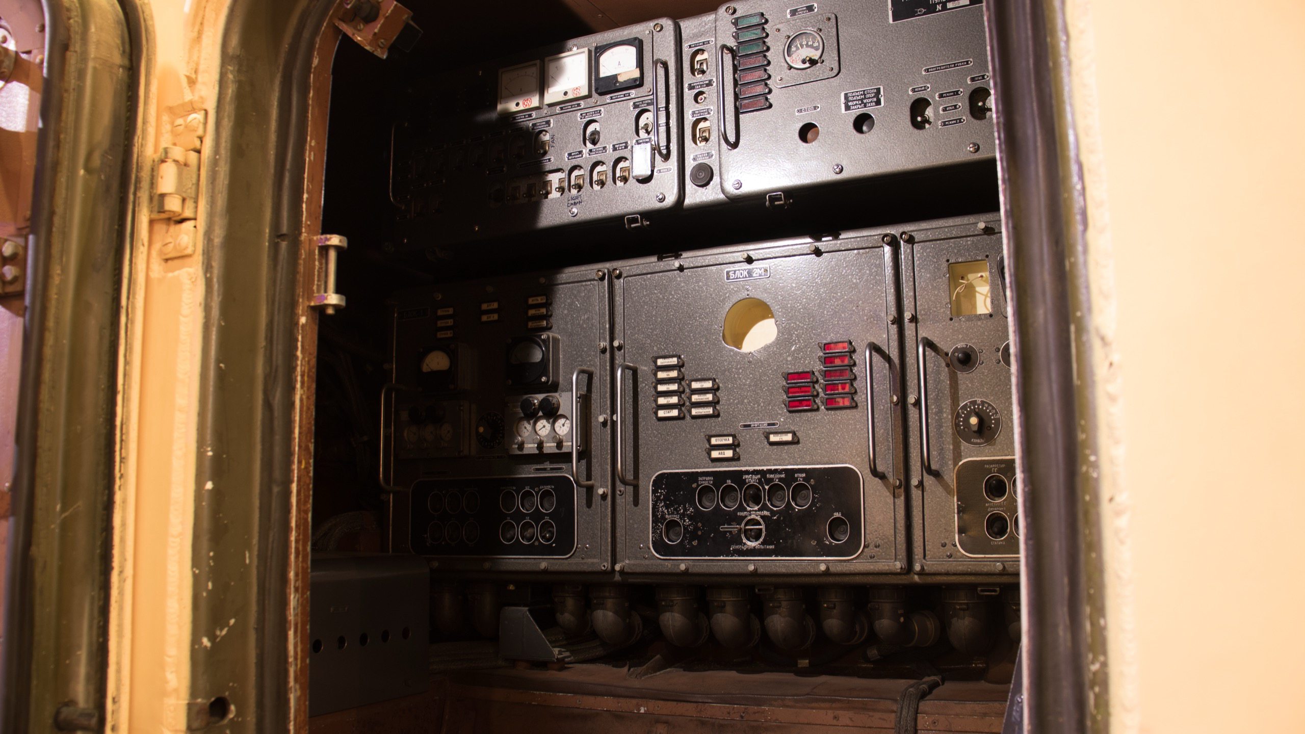1985 SS-1C Scud-B with MAZ-543 Transport, interior