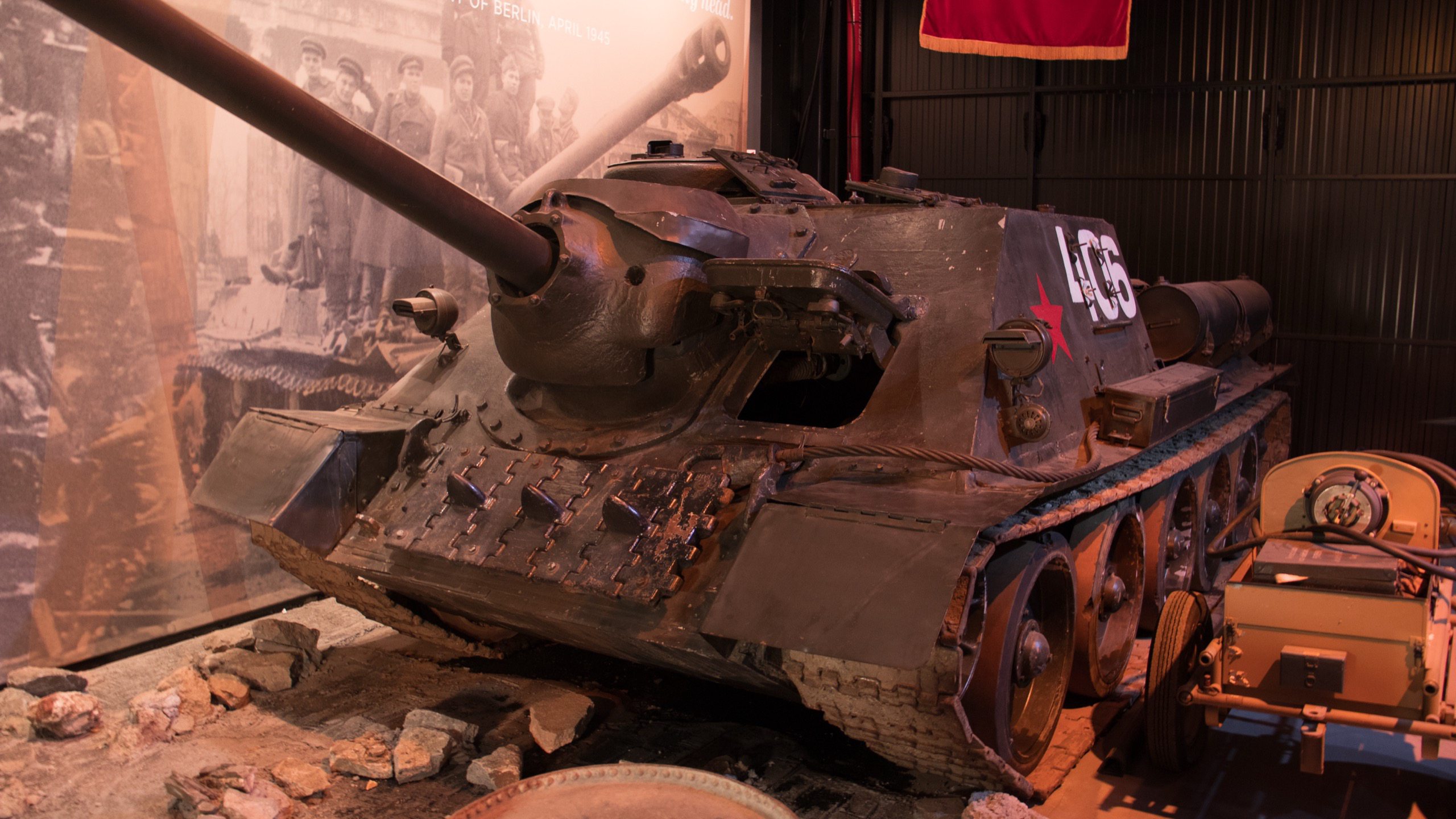 1944 Soviet SU-100, front