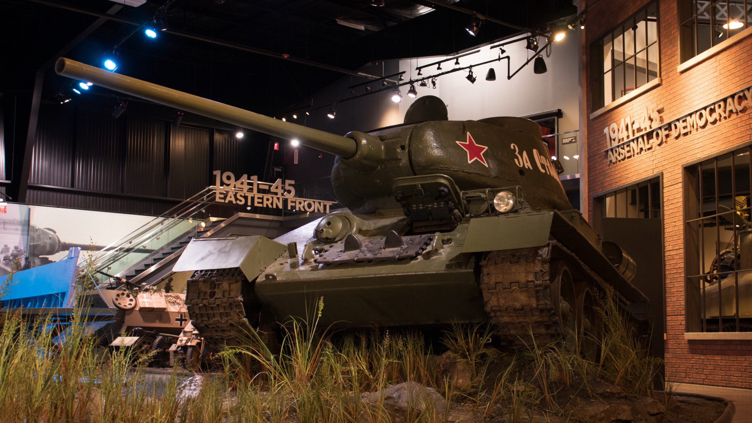 1944 Soviet T-34-85, left side