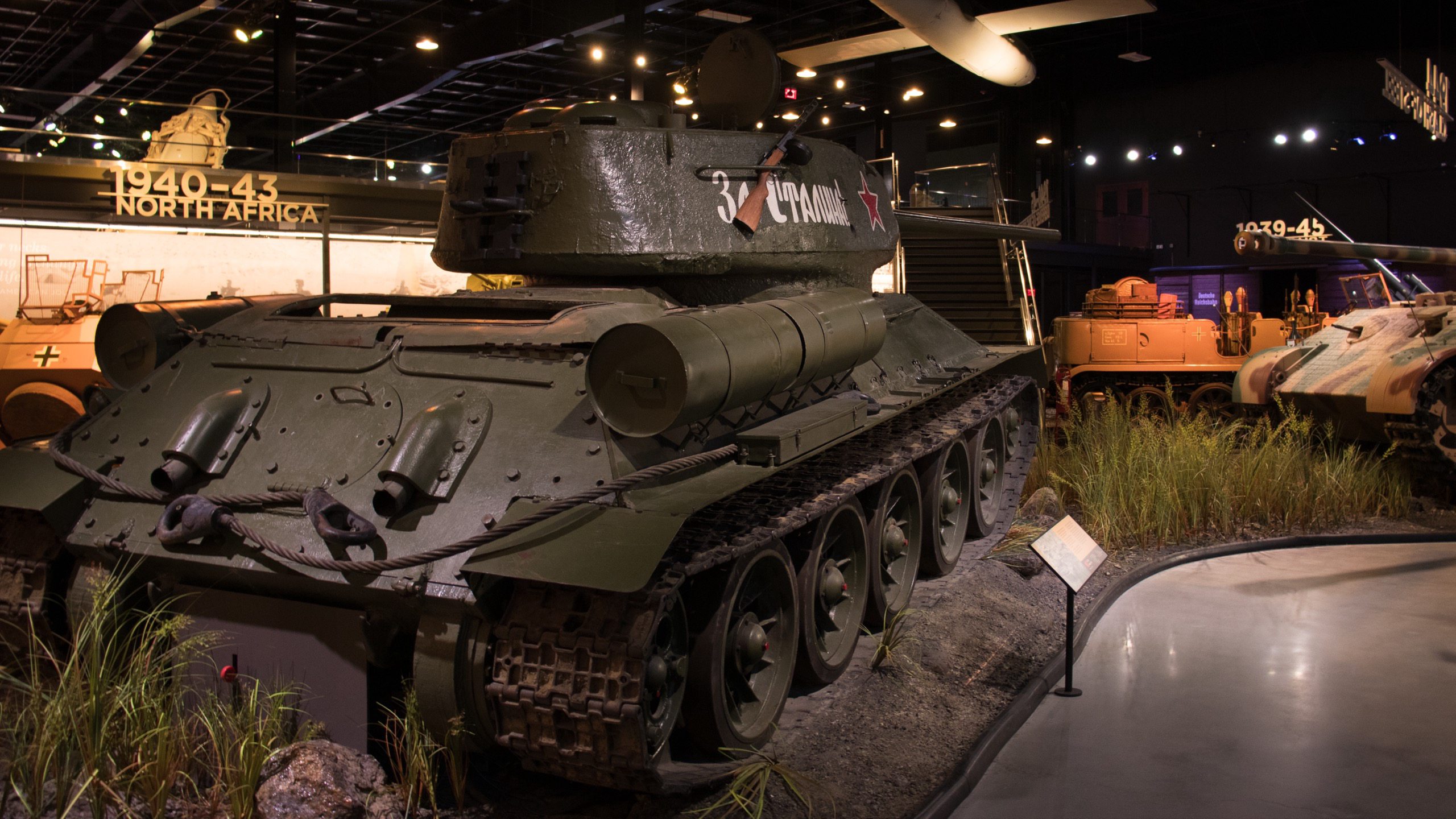 1944 Soviet T-34-85, right side